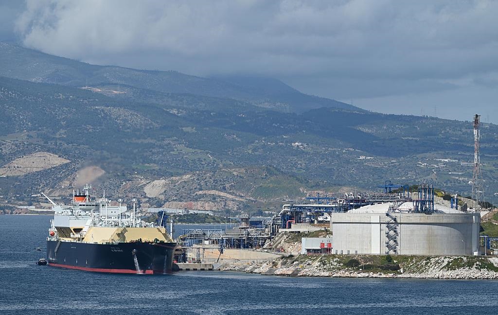 Україна домовляється з Грецією про постачання дизелю та газу