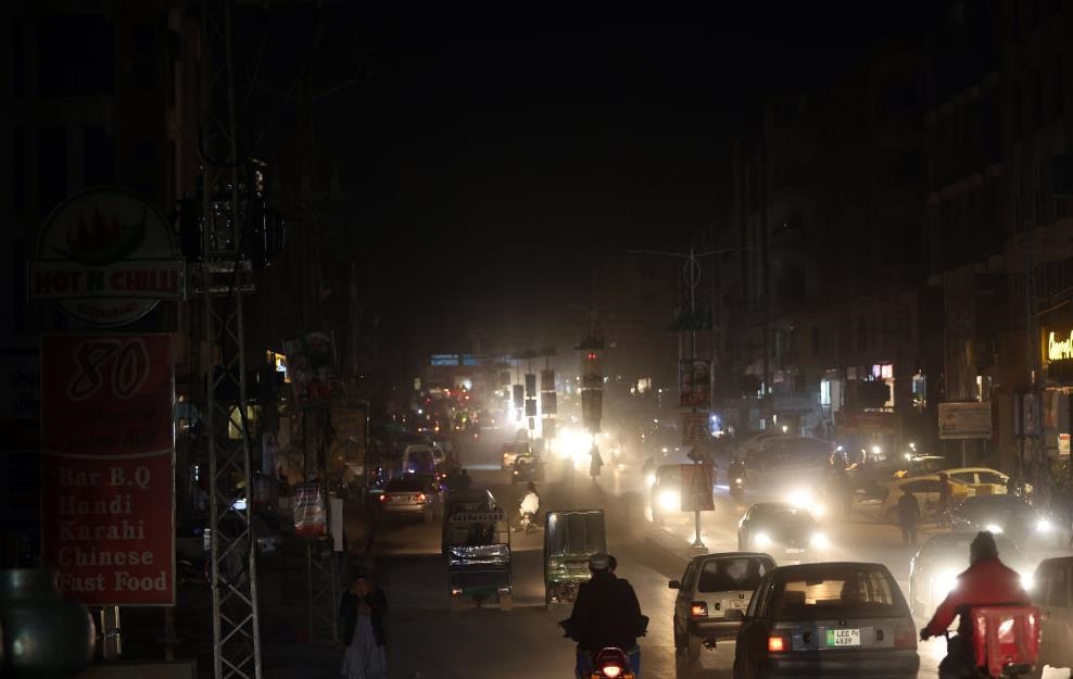 Блокада Ормуза: у Пакистані щодня відключатимуть світло