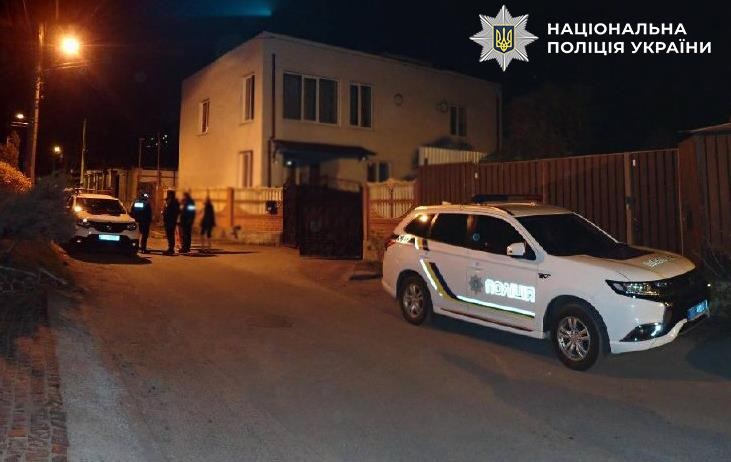 У Києві чоловік підстрелив знайому під час сварки на вулиці