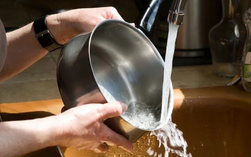 Засяє, як нова: як відчистити пригорілу каструлю