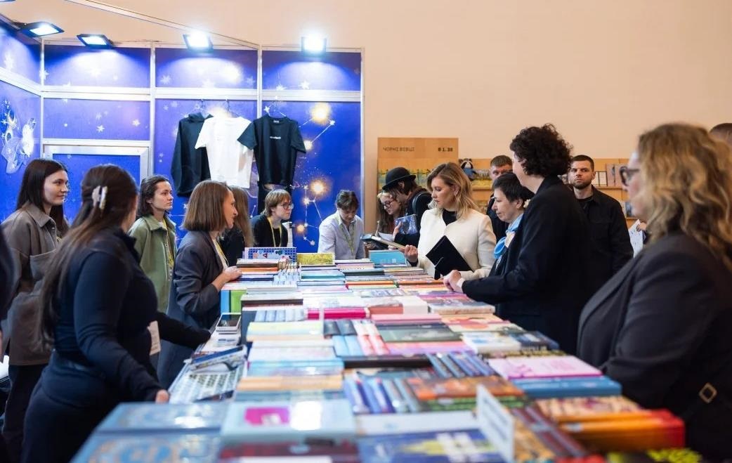 Олена Зеленська відвідала Книжковий Арсенал і розповіла, які книги придбала