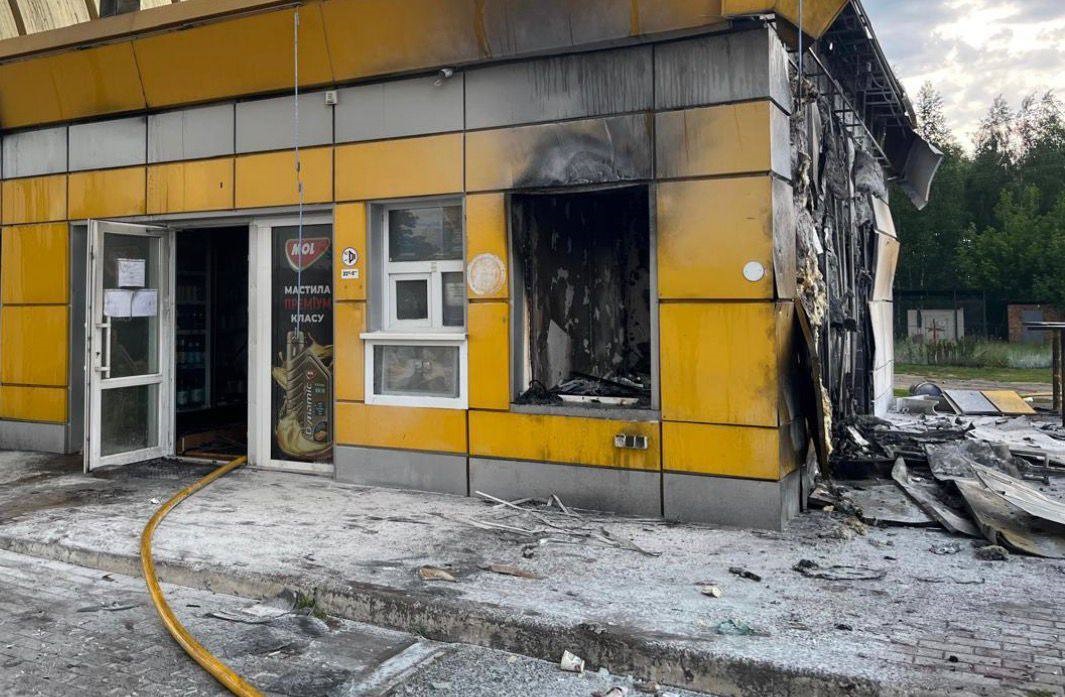 РФ вдарила по трьох АЗС на Чернігівщині